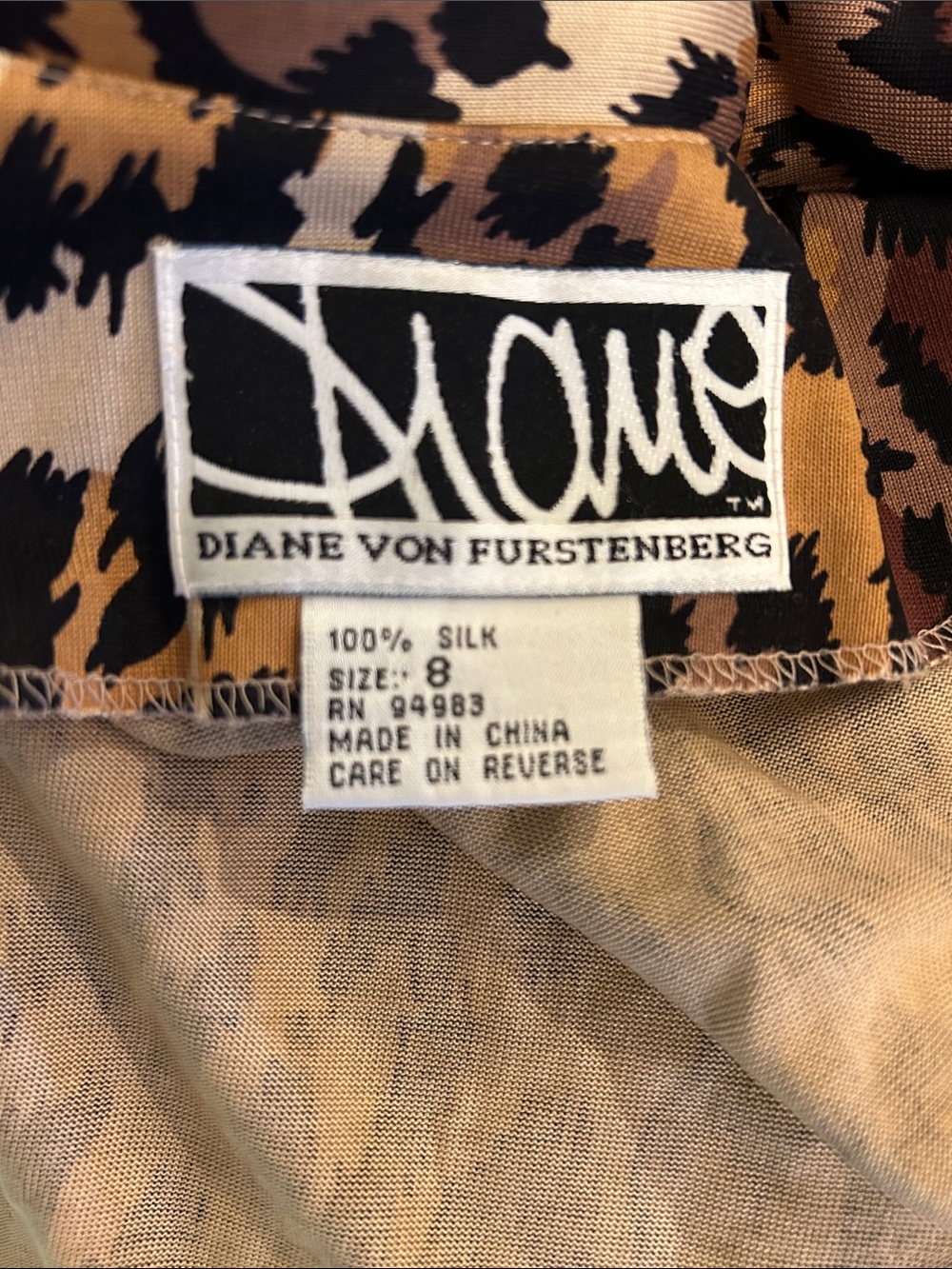 Vintage Y2K DVF Diane von Furstenberg Leopard Silk Wrap Dress Size 8 - Picture 6 of 11